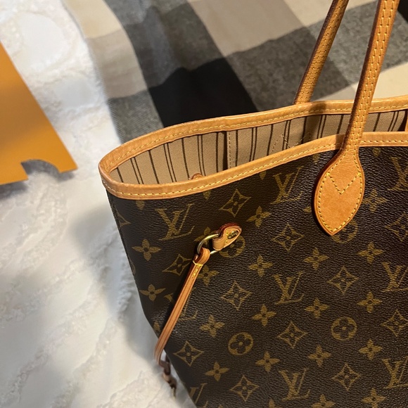 Louis Vuitton Neverfull MM - Picture 5 of 7